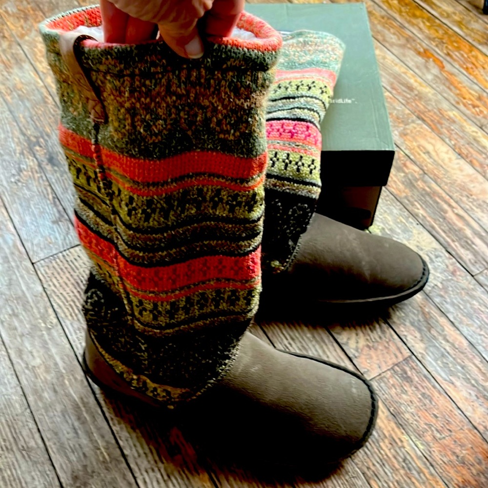 Brand New Keen Hybridlife Sweater Boots